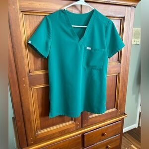 Figs Catarina woman’s Scrub Top.    Size XS Hunter Green
